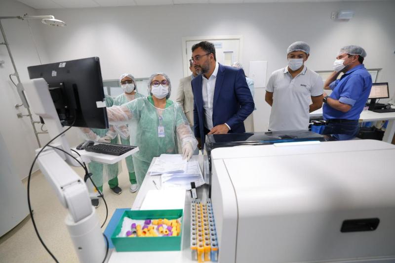 Wilson Lima moderniza e amplia capacidade de laboratório do Hospital Delphina Aziz com novos equipamentos