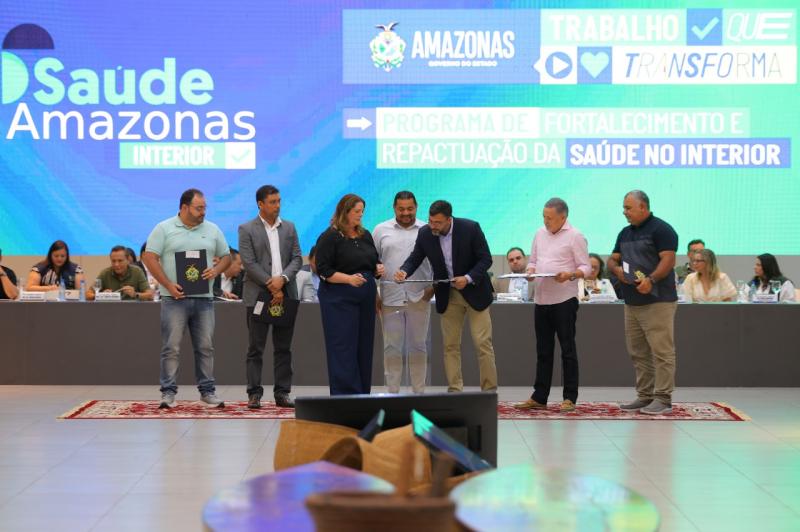 Wilson Lima e prefeitos assinam repactuação que vai permitir repasses diretos de recursos estaduais aos municípios