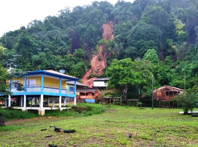 Deslizamento de terra na Serra da Valéria, em Parintins, deixa moradores desabrigados