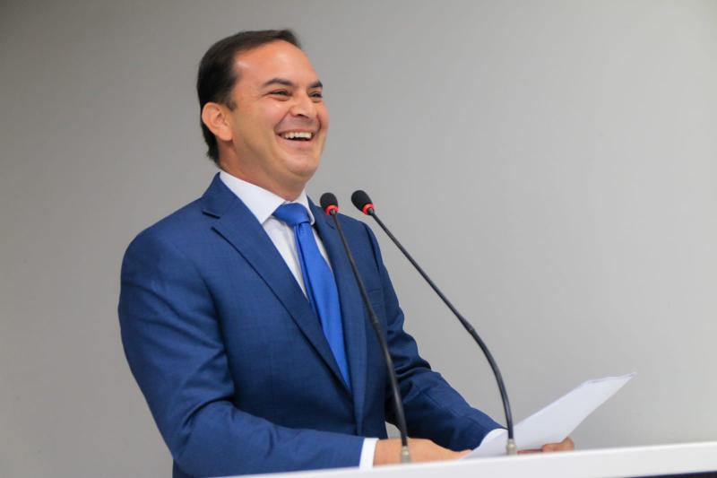 Mateus Assayag leva mensagem de compromisso e respeito ao povo de Parintins na abertura dos trabalhos da Câmara Municipal