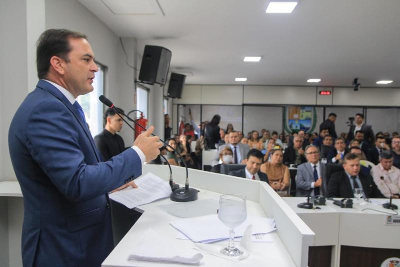 Em discurso na Câmara de Parintins, Mateus Assayag reforça compromisso e investimentos na saúde