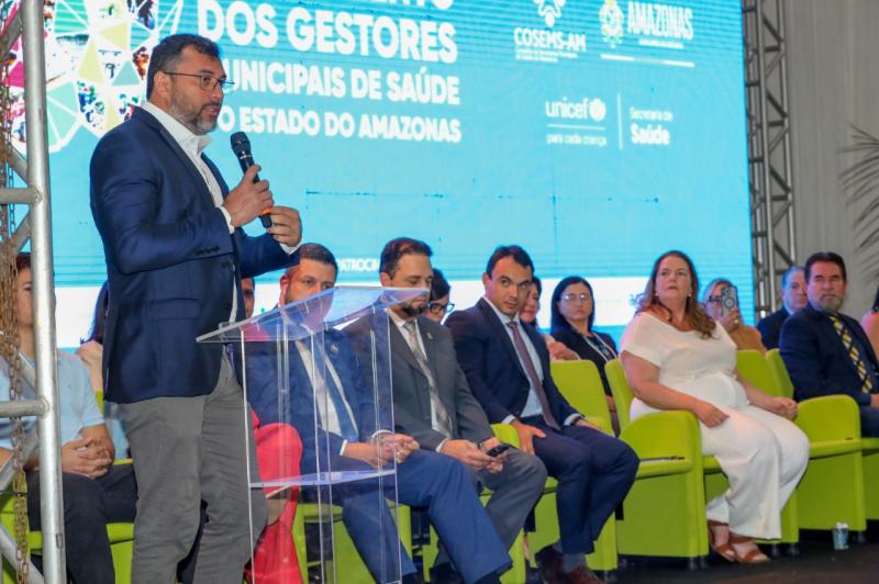 Wilson Lima destaca fortalecimento da rede pública de saúde do Amazonas durante abertura de evento com gestores municipais