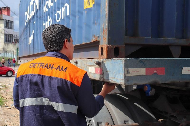 Carga Pesada: Detran-AM flagra caminhões em situações precárias e motoristas de ‘amarelinhos’ sem habilitação