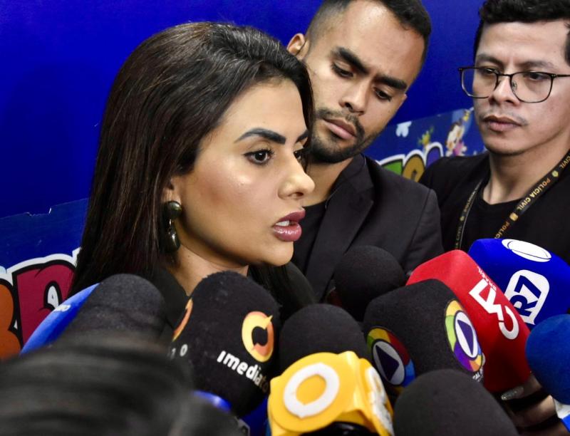 Mulher é presa por favorecimento a prostituição e ameaça contra as enteadas desde que elas eram crianças