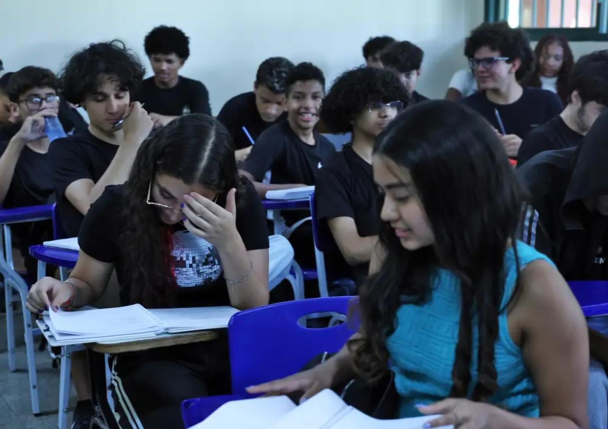 Pé-de-Meia será depositado na conta de alunos a partir de terça-feira