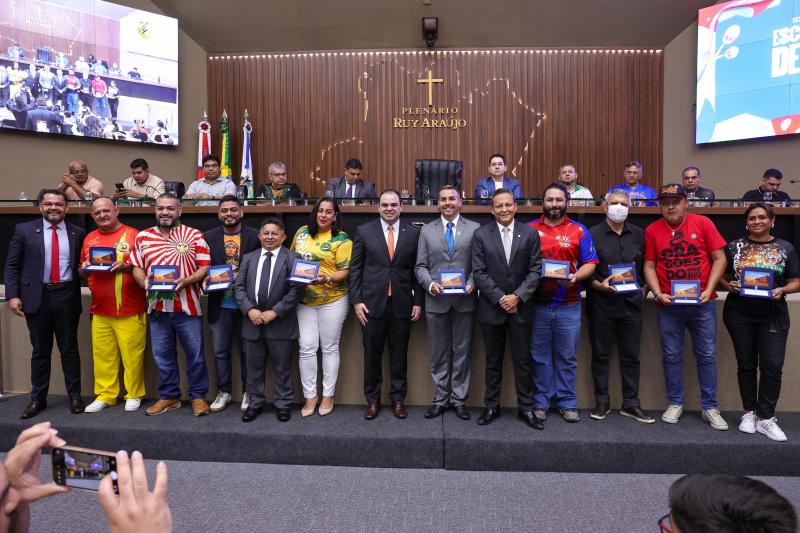 Roberto Cidade homenageia escolas de samba de Manaus durante Sessão Especial e destaca importância da festa para a economia do estado