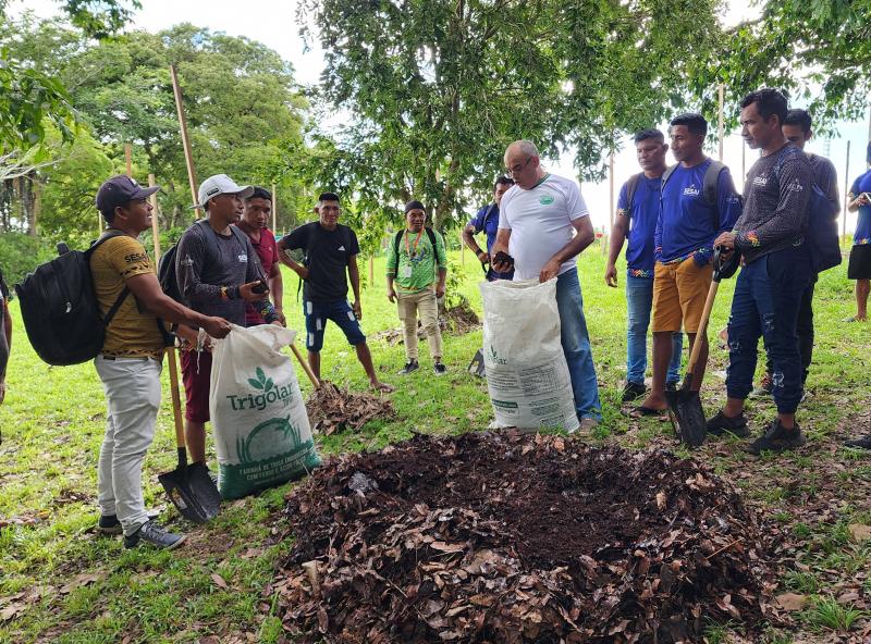 Secretaria de Produção Rural de Parintins capacita agentes indígenas Sateré-Mawé sobre compostagem orgânica