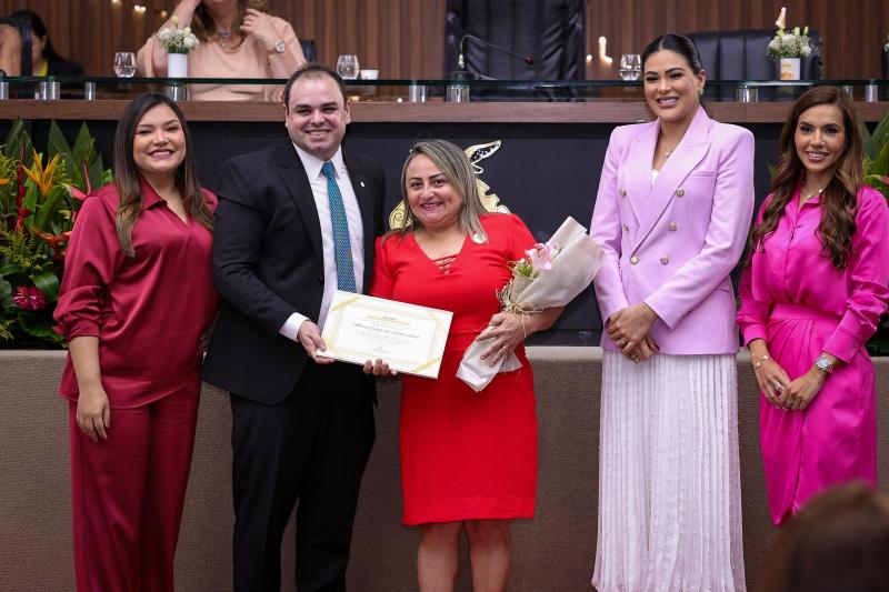 Roberto Cidade homenageia trajetórias de determinação e vitórias de mulheres amazonenses com o diploma ‘Mulher Cidadã Amazonense’