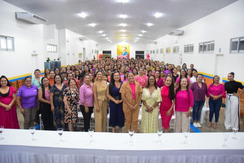 Mais de 300 mulheres participam do Dia D da Educação na Semana Parintins das Manas 