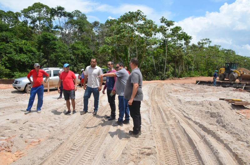 Cerca de 40 km de asfalto são implementados nas estradas que ligam Monte Sinai, Mocambo e Caburi