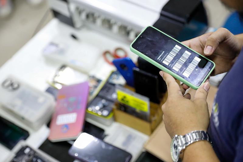 RecuperaFone: PC-AM prende homem ao tentar vender celular com restrição de roubo em plataforma virtual