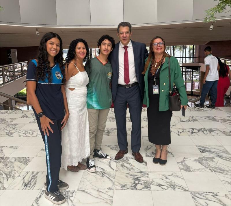 Escola Suzana de Jesus Azêdo recebe premiação da Olimpíada do Tesouro Direto em Educação Financeira