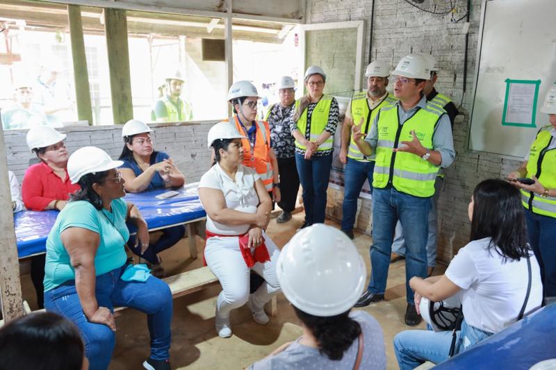 Famílias beneficiadas pelo Prosamin+ visitam obras do Residencial Maués, onde irão residir