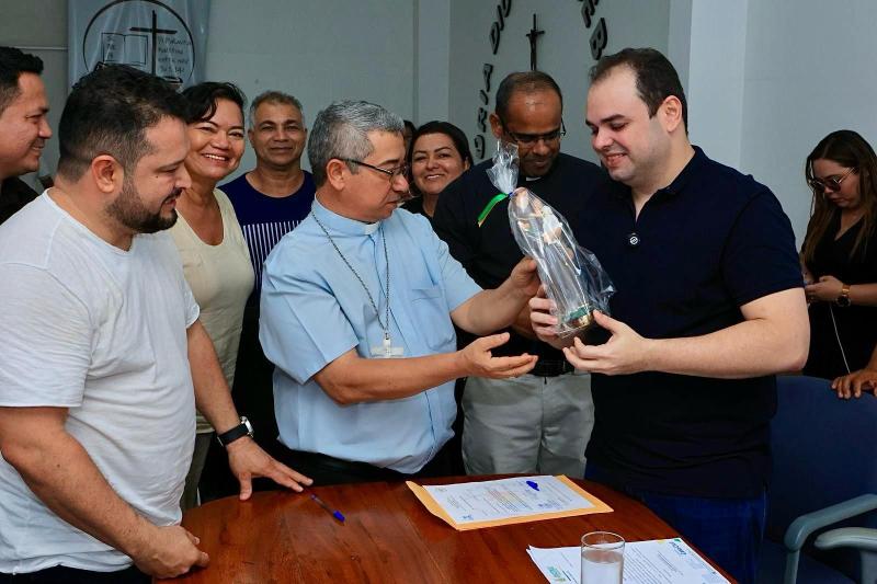 Em Borba, Roberto Cidade anuncia medidas para auxiliar na reestruturação do município e contribuição para a realização do Festejo de Santo Antônio
