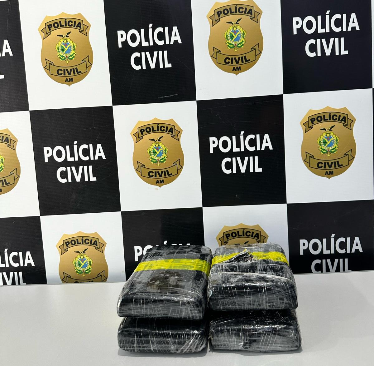 Homem é preso com quatro tabletes de cocaína em embarcação 