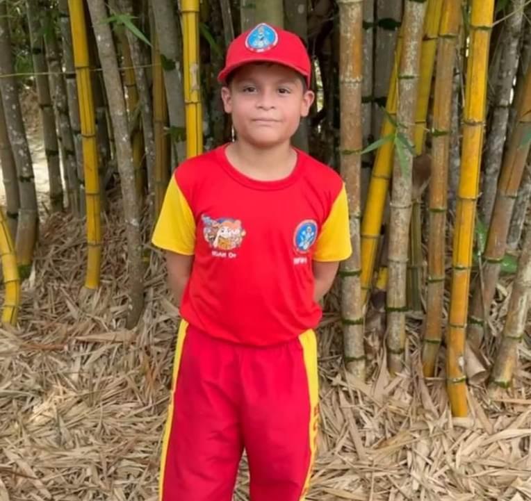 Em Manaus, Bombeiro Mirim salva irmã de um ano que se engasgou enquanto jantava