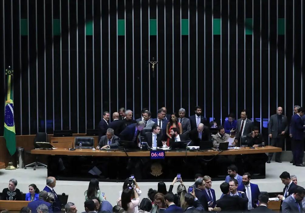 Câmara aprova urgência para PL que proíbe desconto automático no INSS
