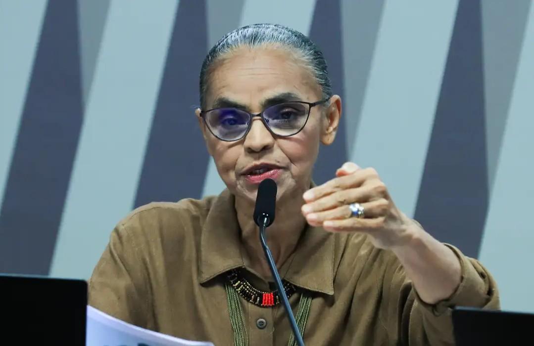 Lula e Marina Silva conversam sobre ataques no Senado