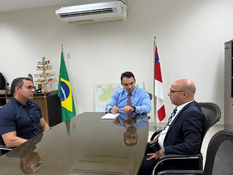 PGE-AM recebe presidente e advogado do Boi Caprichoso para tratar questões jurídicas e trabalhistas do bumbá