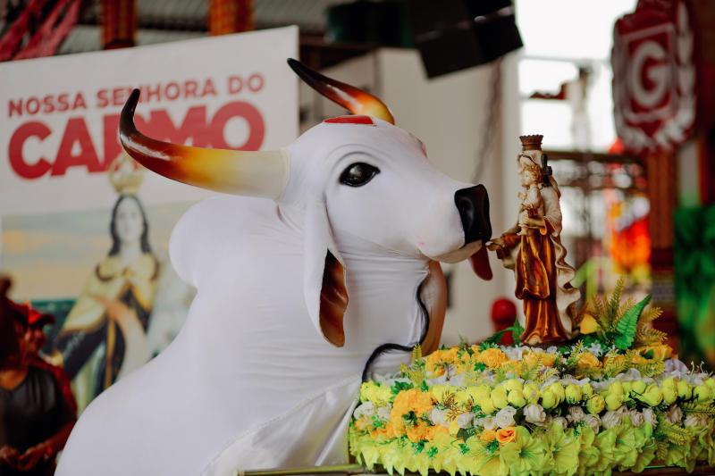Boi Garantido recebe Nossa Senhora do Carmo e celebra momento de fé na Cidade Garantido