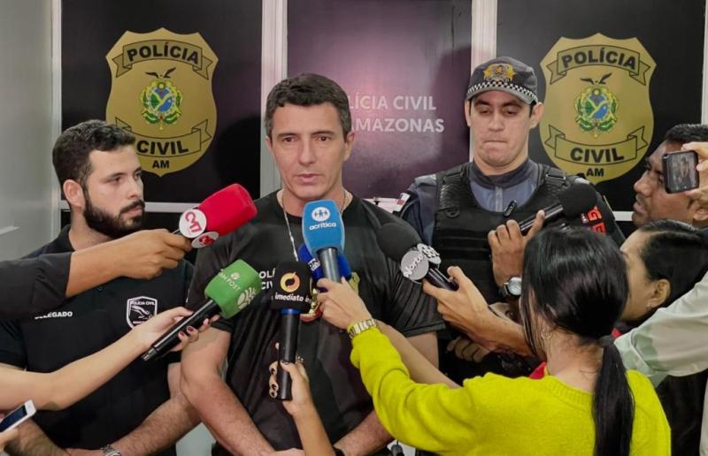 Polícia Civil apura caso de homem que circulava com o pai morto em cadeira de rodas em Manaus
