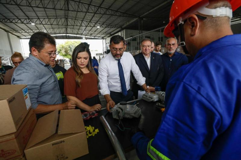Ilumina+ Amazonas: Governador Wilson Lima vistoria envio de luminárias de LED para Jutaí e Fonte Boa
