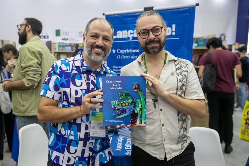 Bienal do Livro 2025: Editora UEA lança obra que celebra legado das lendas do Boi Caprichoso