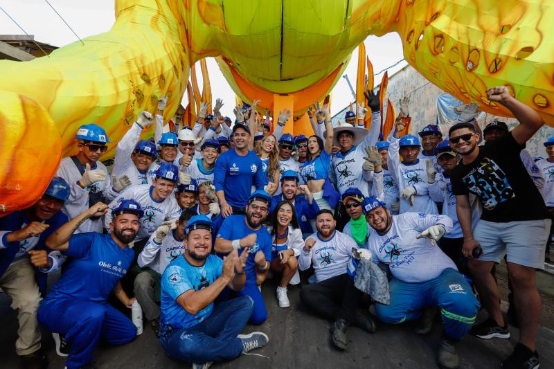 Caprichoso impressiona e emociona ao chegar na concentração do Bumbódromo