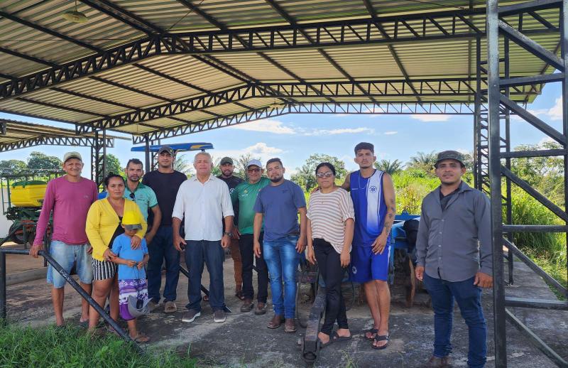 Prefeitura de Parintins apoia cultivo de melancia na Fazenda Municipal Luiz Medeiros
