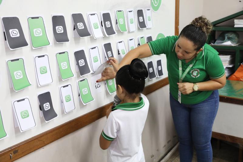 Escola Estadual Ryota Oyama, em Parintins, incentiva a leitura e escrita por meio de aulas lúdicas