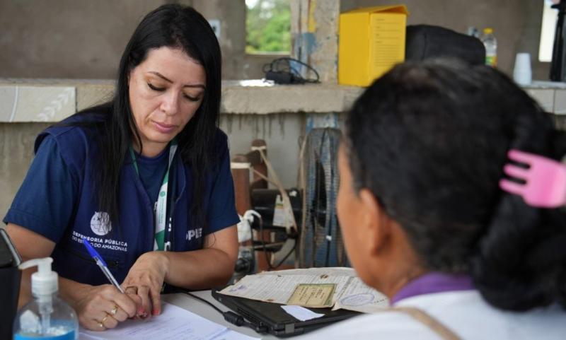 DPE-AM realiza atendimento jurídico gratuito e educação em direitos para comunidade do Caburi, em Parintins