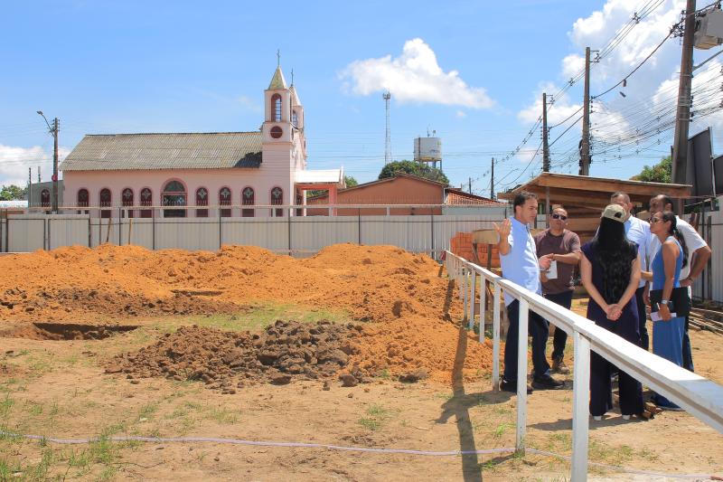 Prefeito Mateus Assayag vistorias obras com investimentos na saúde, educação e esporte