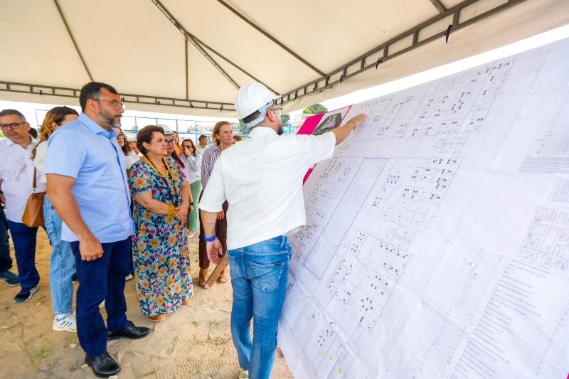 Wilson Lima e ministra Márcia Lopes vistoriam obras da Casa da Mulher Brasileira