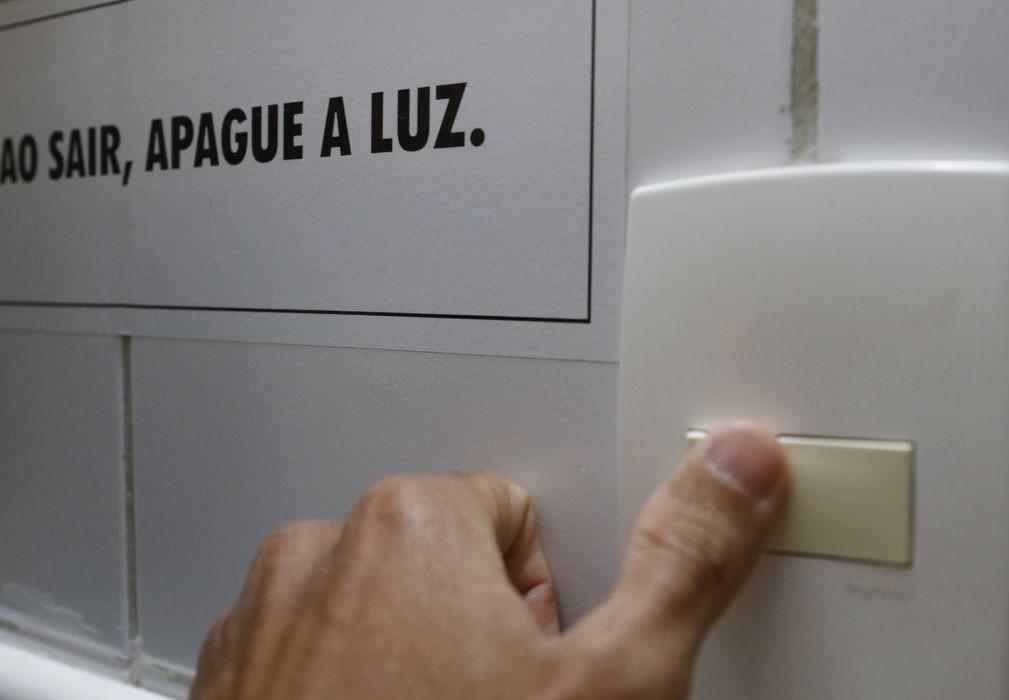 Conta de luz terá bandeira tarifária vermelha patamar 2 em agosto