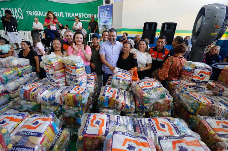 Wilson Lima entrega 80 toneladas de alimentos para famílias afetadas pela cheia no Careiro da Várzea