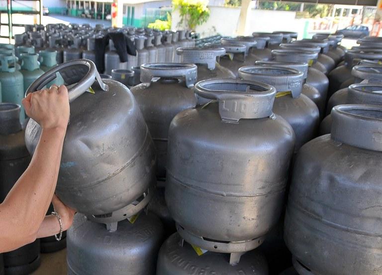 Governo garantirá gás de cozinha gratuito para 17 milhões de famílias