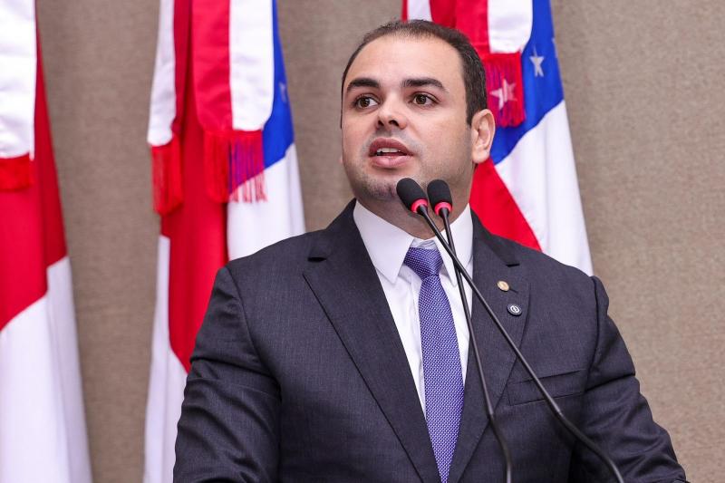 Leis de Roberto Cidade reforçam compromisso com a primeira infância no Amazonas