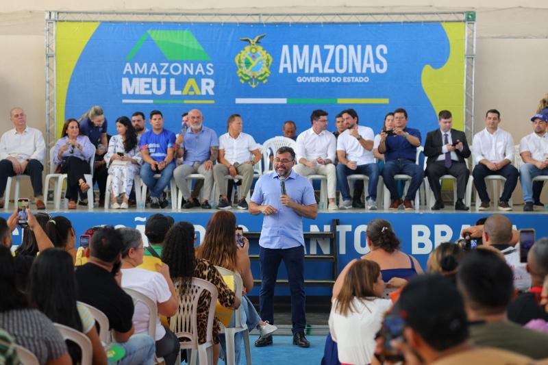 Governador Wilson Lima entrega títulos definitivos e anuncia regularização de 1,8 mil imóveis em Manaus