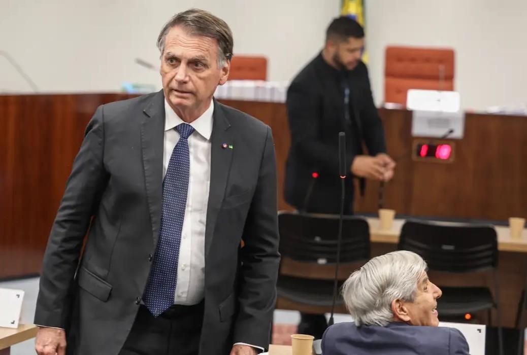 Defesa de Bolsonaro recorre contra prisão domiciliar