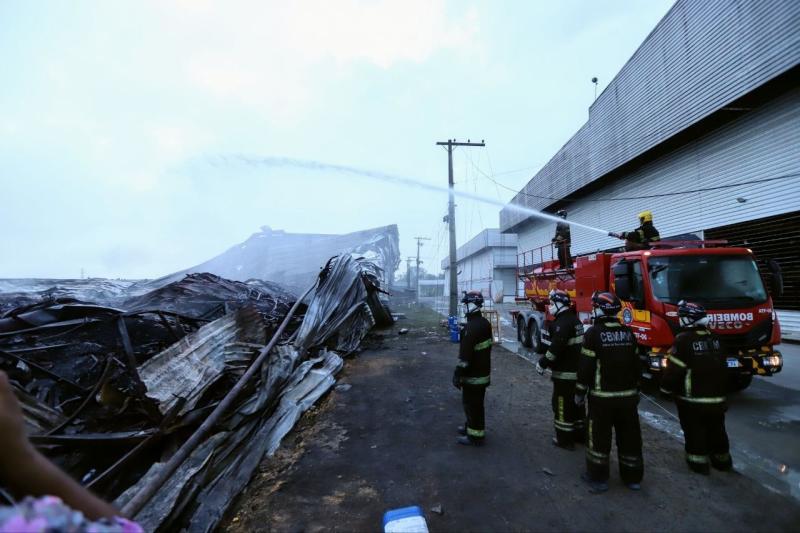 Corpo de Bombeiros do Amazonas elimina todos os focos de incêndio da ocorrência nas empresas do Distrito Industrial 2