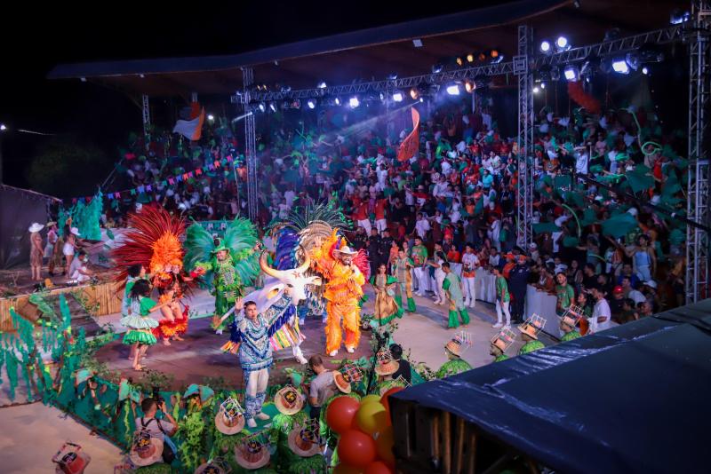 Espalha Emoção e Touro Branco exaltam ancestralidade, resistência indígena e tradições na arena do Mocambódromo