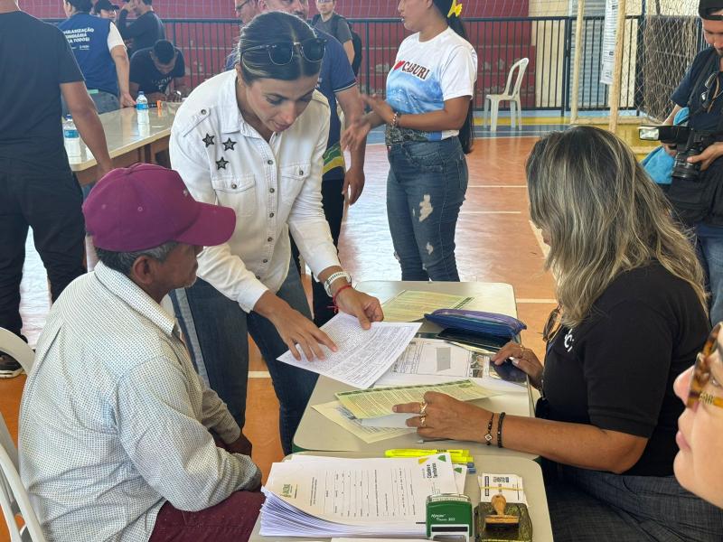 Sect atende 208 famílias em mais uma etapa de regularização fundiária em Caburi, em Parintins