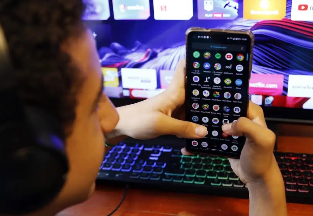 Especialistas alertam que crianças não podem ser 'produto' das redes