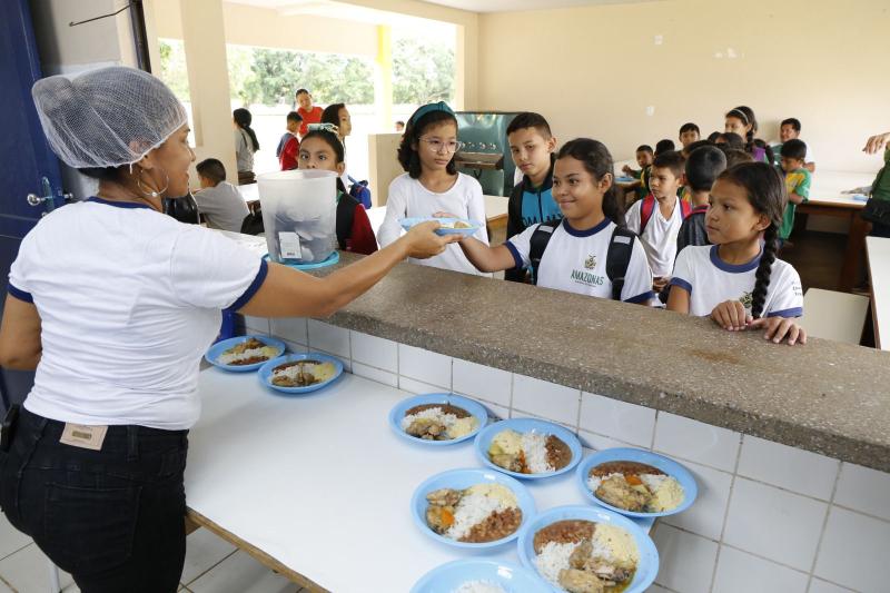 Manaus recebe 16 países para conhecer programas de alimentação escolar na Amazônia