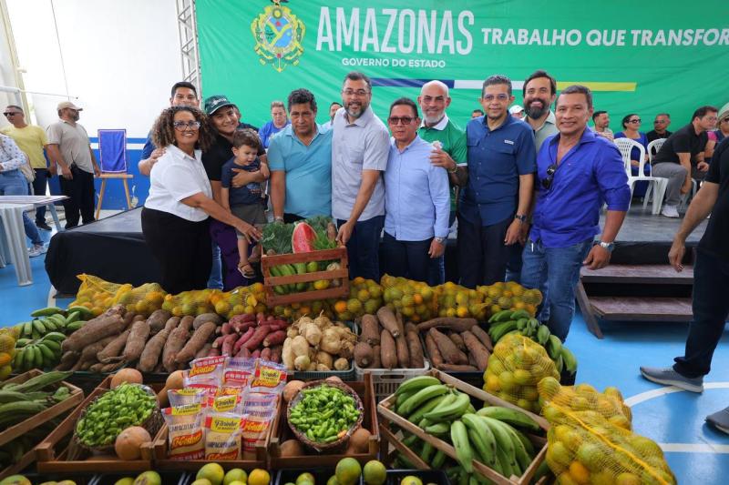 Governador Wilson Lima fortalece setores primário e social de Itapiranga e Silves com implementos e liberação de crédito