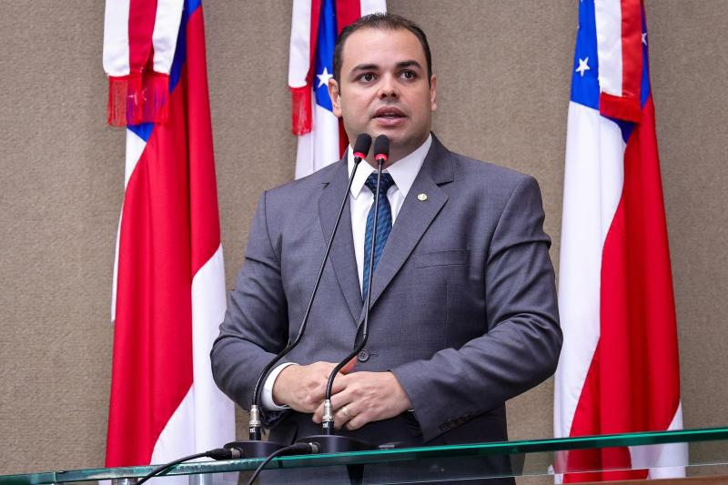 Roberto Cidade propõe lei para combater a dependência tecnológica de crianças e adolescentes nas escolas do Amazonas
