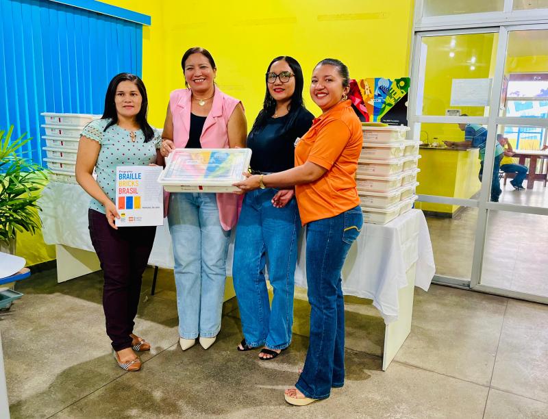 Educação inclusiva em Parintins ganha reforço com formação e kits Lego Braille Bricks