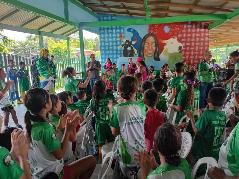 Associação Povos da Floresta realiza ação social na comunidade Vila Amazônia