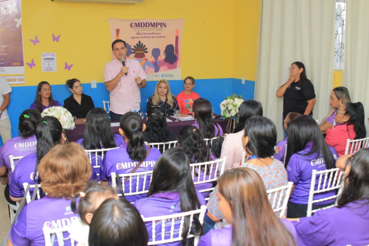 Prefeito empossa Conselho Municipal dos Direitos das Mulheres