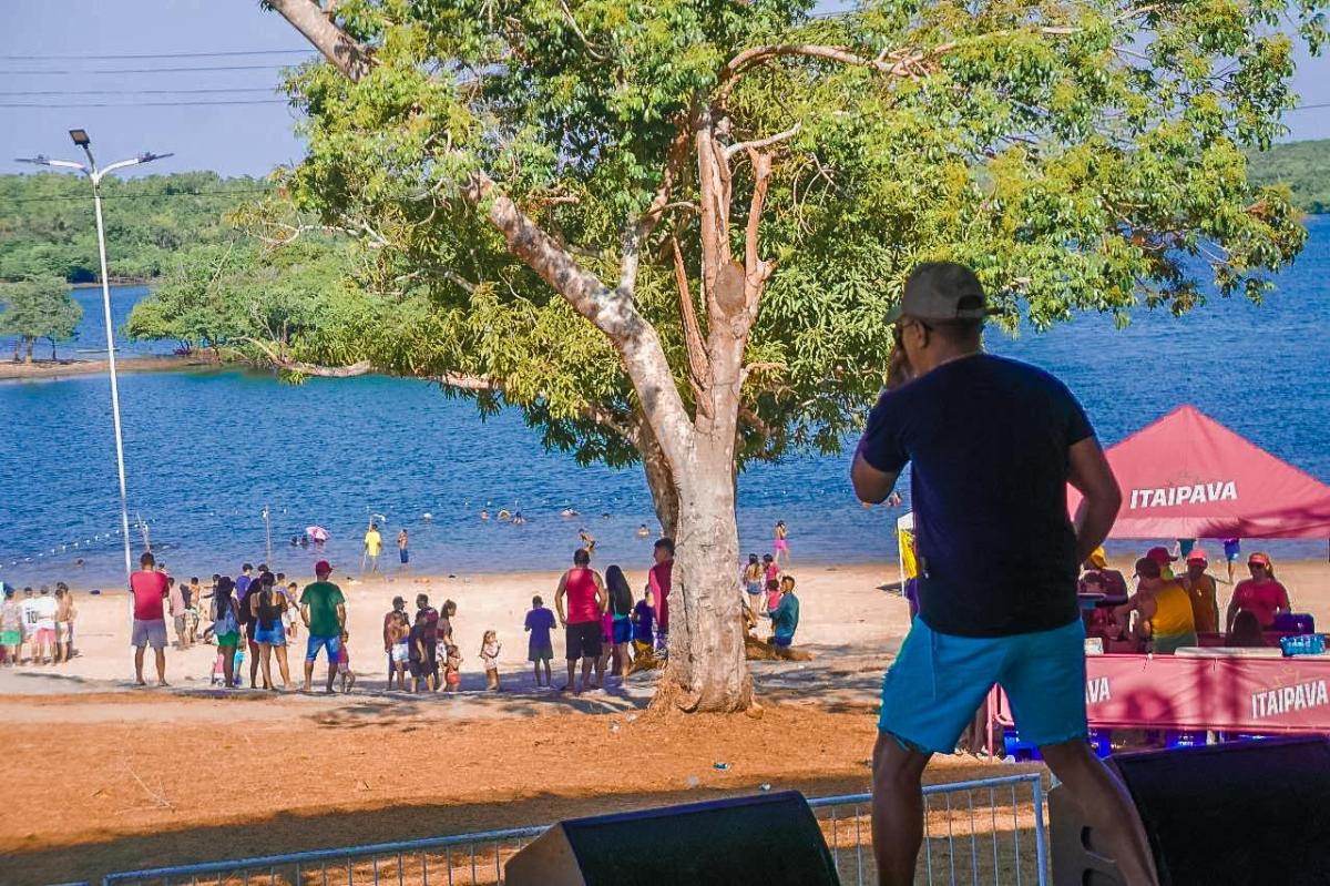 Estrutura para o 23° Festival de Verão do Caburi é montada